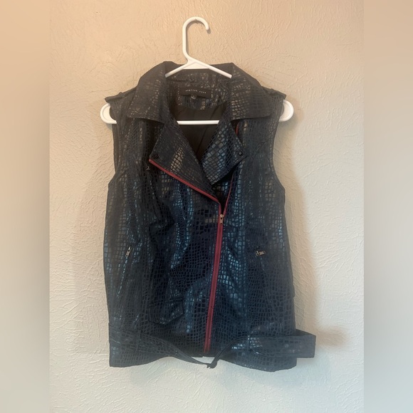 New English rose black vest with red zipper snake skin pattern ￼ - Picture 8 of 8